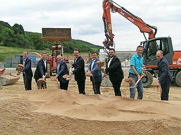 Beim Spatenstich in Weilersbach  Foto: Heidi Amon