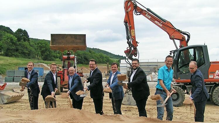 Beim Spatenstich in Weilersbach  Foto: Heidi Amon