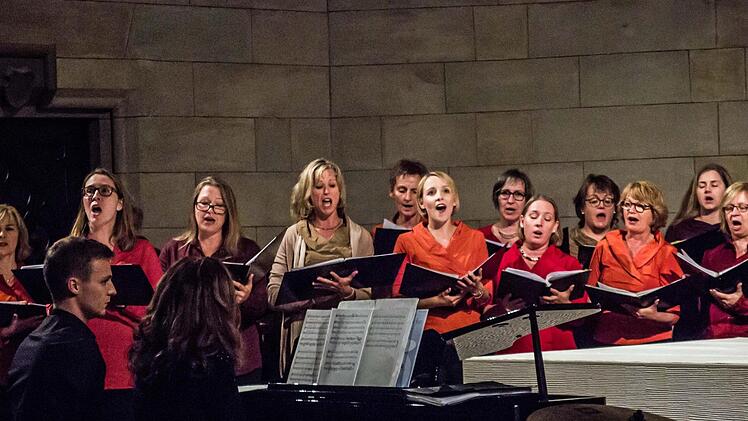 Ein Benefizkonzert mit dem Chor Unerhört lockte zahlreiche Zuhörer an.Foto: Jochen Berger