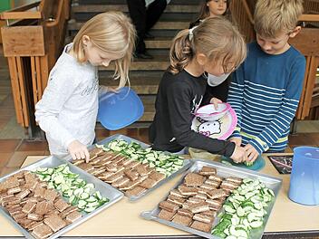 Ein Vollkornbrot mit Butter und Käse sorgt für ausreichend Kohlehydrate beim Frühstücken.  Foto: pr