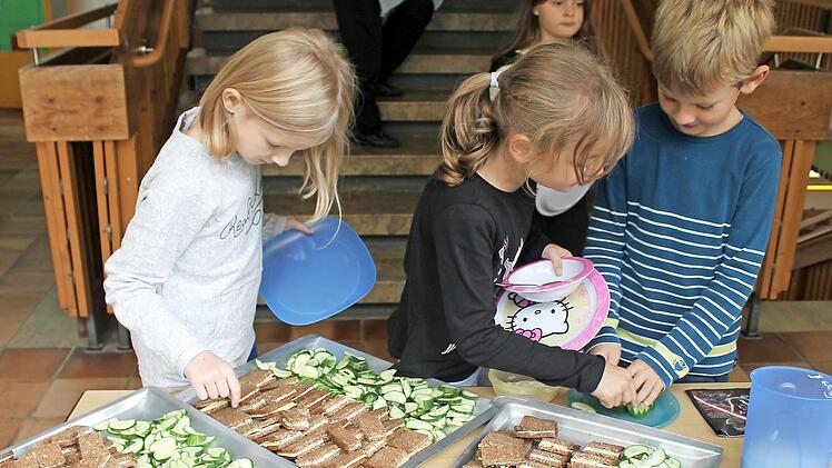 Ein Vollkornbrot mit Butter und Käse sorgt für ausreichend Kohlehydrate beim Frühstücken.  Foto: pr