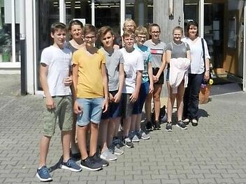 Die Firmlinge aus Hemhofen besuchten unter anderem das Sozialkaufhaus in Höchstadt. Foto: privat