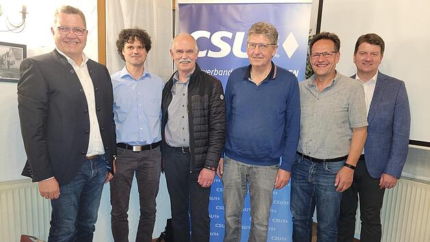 Heribert Schie&szlig;er (links) ist der neue Kreisvorsitzende der Mittelstands-Union der CSU Bad Kissingen. Mit im Bild (ab 2.v.l.): Andreas Schlereth und Werner G&ouml;bel von der Change-Engineering GmbH, Werner Weipert , Adalbert Demar (MU-Kreisverband Rh&ouml;...