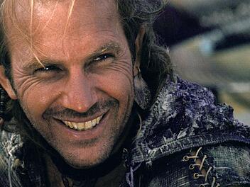 Kevin Costner spielt den Mariner, einen sonderbaren Einzelg&auml;nger, der in einer apokalyptischen Zukunft mit seinem Eigenbau-Trimaran &uuml;ber die Weltmeere f&auml;hrt, die mittlerweile die gesamte Landfl&auml;che bedecken.