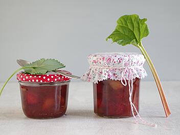 erdbeer-rhabarber-marmelade.jpg
