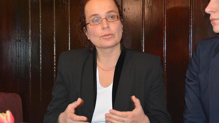 Beate Reinhardt, regionale Vorstandsbeauftragte Hausärzte der KVB für Oberfranken erläuterte die Auswirkungen auf die einzelnen Landkreise. Foto: Dagmar Besand