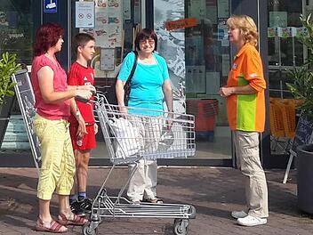 Wie geht es weiter mit dem "kleinen Tegut"? Diese Frage wurde den Mitarbeitern des Nahversorgers in den vergangenen Wochen sehr häufig gestellt. Mit einer Unterschriftenliste an die Unternehmensleitung plädieren zahlreiche Kunden für den Erhalt des Geschäfts. Foto: Rolf Pralle