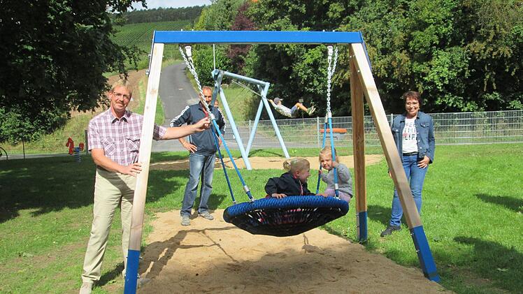 Auf dem neuen Spielplatz gibt es verschiedene Attraktionen. Foto: Winfried Ehling