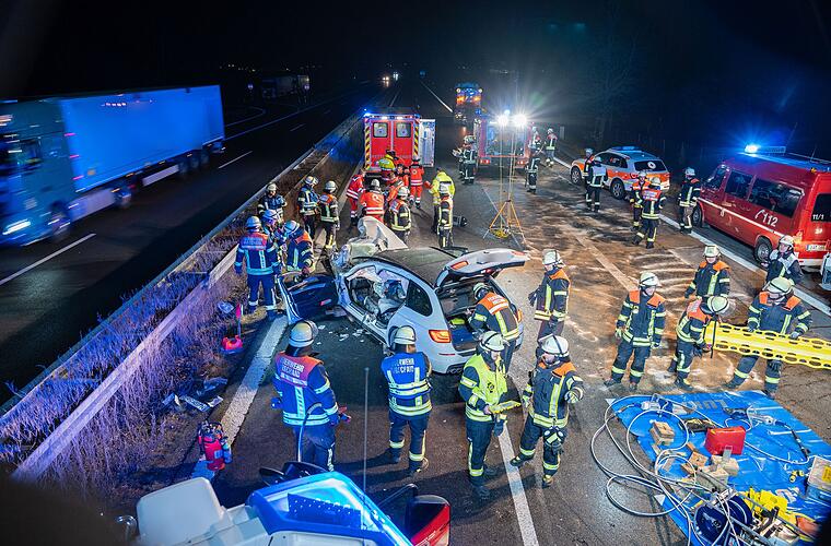 Kreis Bamberg: Schwerverletzter bei Unfall mit Streufahrzeug auf A73