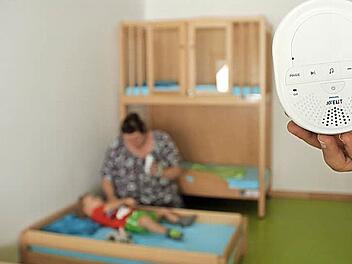 Reicht das Babyphone oder muss eine Erzieherin die schlafenden Kinder in der Kita - wie hier in der neuen städtischen Einrichtung Regenbogen - persönlich überwachen?  Foto: Andreas Dorsch