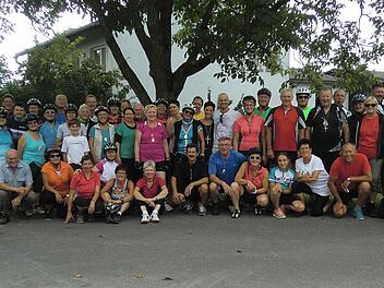 Die Gruppe der diesjährigen Radwallfahrer. Hier nimmt die Beteiligung seit Jahren zu. Heuer waren es 56 Teilnehmer. Fotos: Günther Straub