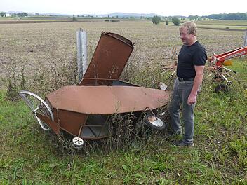 Optimistischer Blick in die Zukunft: Thomas Schreiner aus Wiesenfeld hofft darauf, dass das Planfeststellungsverfahren zum Bau eines Verkehrslandeplatzes bei Neida zu keiner Baugenehmigung führt - seit Montag mehr denn je. Foto: Berthold Köhler
