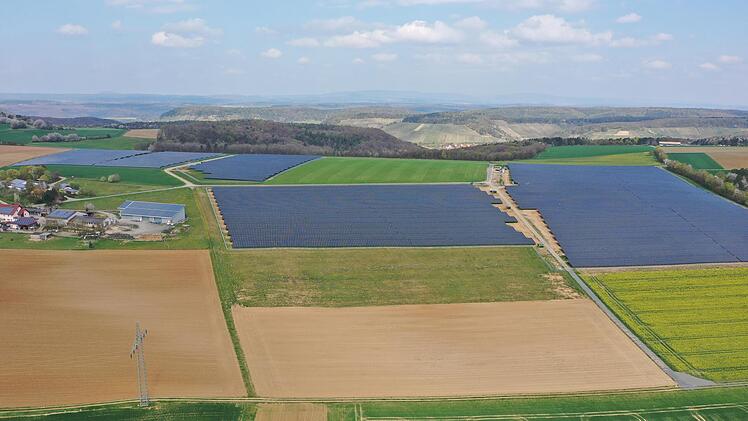 Der Ramsthaler Solarpark von oben.