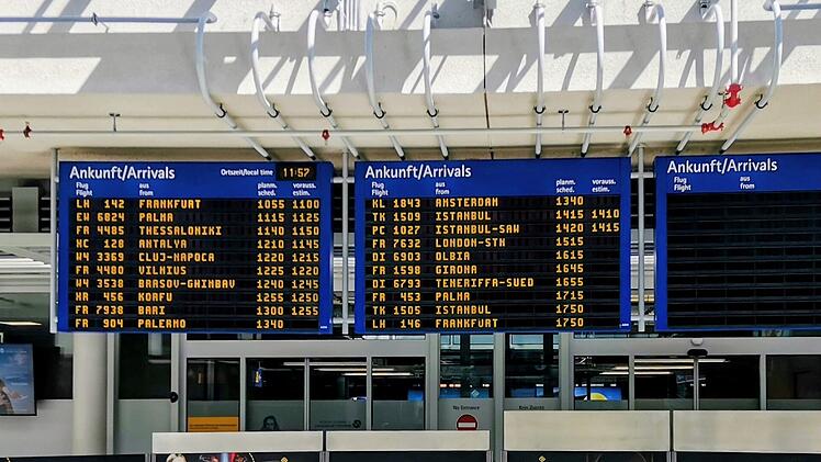 Abflug&uuml;bersicht am Flughafen N&uuml;rnberg
