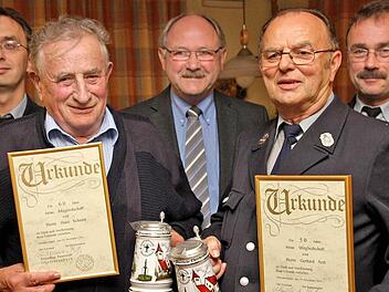Kommandant Michael Batz, Hans Schmitt,  Otto Siebenhaar, Otto Arzt, Vorsitzender Nikolaus Schmitt (v.l.).