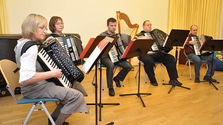 Das Akkordeonensemble war nur eine von vielen Gruppen, die auftraten.