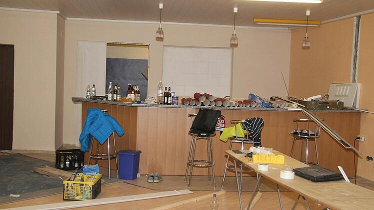 Noch gleicht der Raum einem Schlachtfeld, doch mit Fantasie kann man sich schon vorstellen, wie es künftig aussieht.