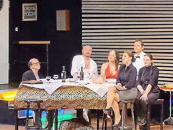 Das Ensemble der Hamburger Kammerspiele begeisterte mit dem Stück &bdquo;Pasta e basta&ldquo; im Kreiskulturraum.