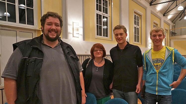 Als Zuhörer der Informationsveranstaltung zum Thema "Erweitertes Führungszeugnis für Ehrenamtliche" erfuhren (von links) Manfred Schmitt, Annika Herzog, Moritz und Jakob Martens jede Menge Neues.  Fotos: Gerd Schaar