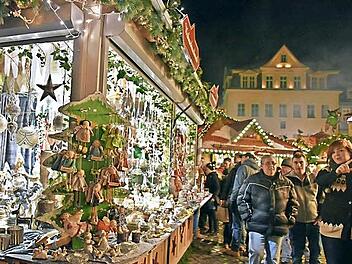 Der Budenzauber am Marktplatz war Anziehungspunkt der Coburger Winterzaubernacht. Foto: Gabi Arnold