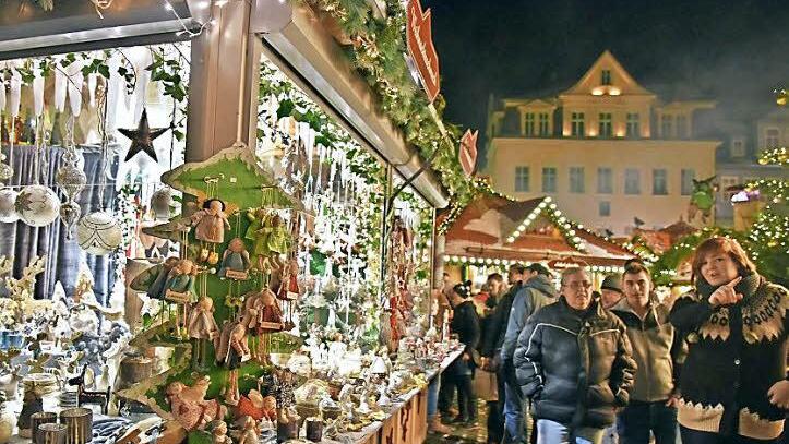Der Budenzauber am Marktplatz war Anziehungspunkt der Coburger Winterzaubernacht. Foto: Gabi Arnold