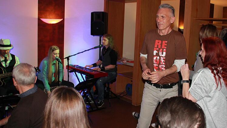 Schon nach wenigen Songs war die Tanzfläche belagert.Foto: Ralf Kestel