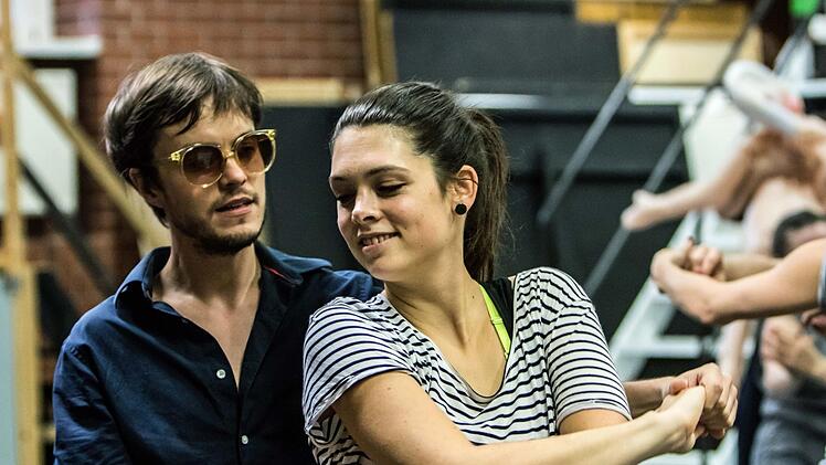 Probenszene aus dem Rock'n'Roll-Musical "A Spider Murphy feiert am 14. Oktober Premiere das Musical "A Spider Murphy Story". Das Rock'n'Roll-Musical kommt in der Reithalle auf die Bühne.Landestheater