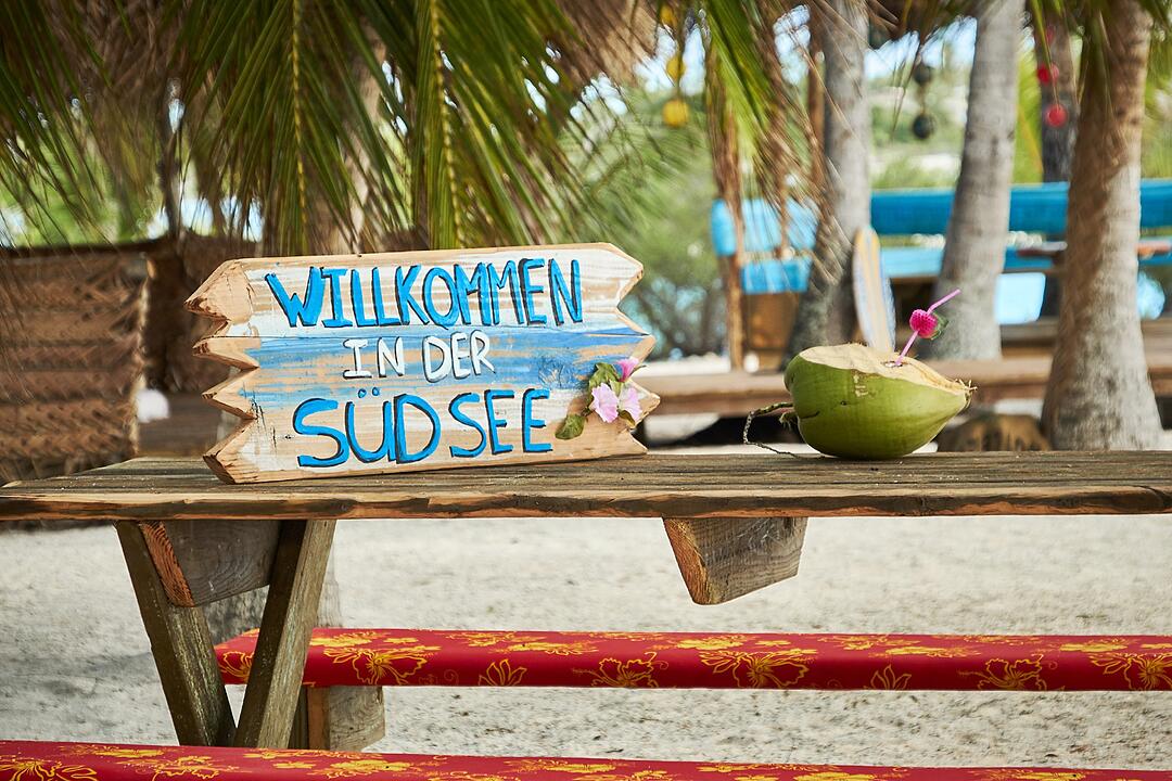 Adam sucht Eva - Promis im Paradies