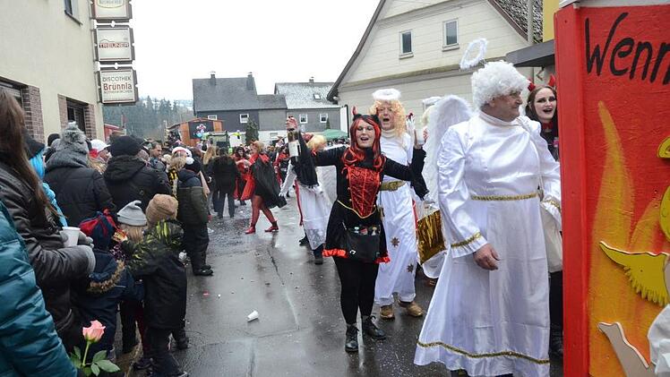 Fast tausend Teilnehmer mit Gruppen und Motivwagen waren in Rothenkirchen dabei.Karl-Heinz Hofmann