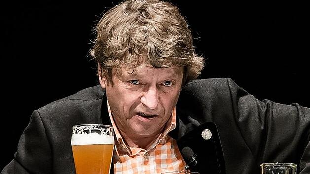 Erwin Pelzig geht in seinem aktuellen Programm den Fluchten aus der Realität hintersinnig auf den Grund. Foto: Dita Vollmond