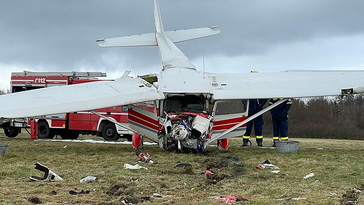 Coburg: Kleinflugzeug stürzt bei Landung ab: Ein Toter und ein Schwerverletzter
