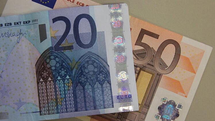 Bei der monatlichen Entschädigung für die Kreistagsfraktionsvorsitzenden werden auf die bisher angedachten 50 Euro noch einmal 20 draufgelegt.  Foto: Friedwald Schedel