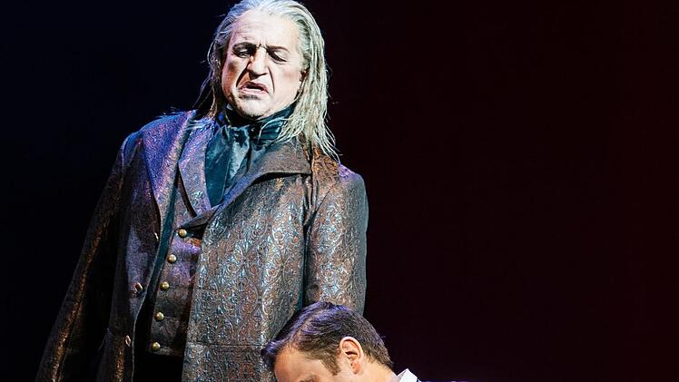 Die Neuinszenierung von Puccinis Oper "Tosca" eröffnete den Premieren-Reigen am Landestheater Coburg.Foto: Sebastian Buff