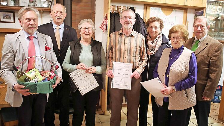 Ehrungen bei der Siedlergemeinschaft Seßlach (von links): Reinhold Ihra, Erwin Gradl, Maria Trinkerl, Dietmar Kanzog, Anna Berwind-Wöhner, Christa Heinl, Hans-Jürgen Amend  Fotos: Bettina Knauth