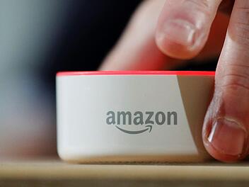 Die Abhör-Funktion von Alexa kann deaktiviert werden. Dazu müssen Nutzer jedoch selbst Hand anlegen. Foto: Elaine Thompson/AP/dpa