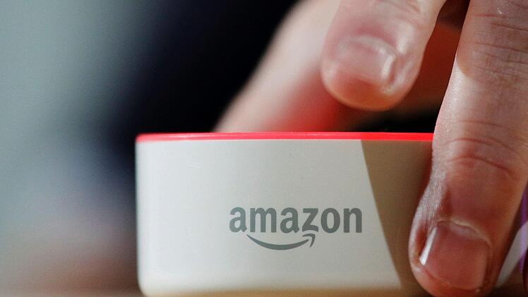 Die Abhör-Funktion von Alexa kann deaktiviert werden. Dazu müssen Nutzer jedoch selbst Hand anlegen. Foto: Elaine Thompson/AP/dpa