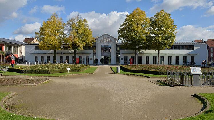 Das Wegekreuz im Rosengarten Geyerswörth ist als möglicher Alternativstandort für das Kunstwerk im Gespräch.
