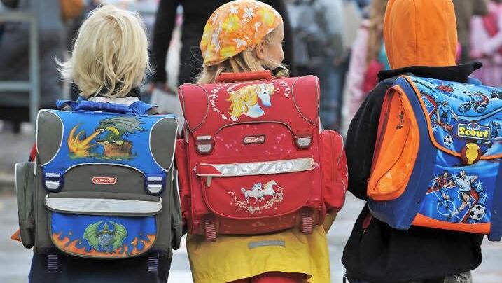 Am kommenden Dienstag beginnt wieder die Schule. Der leichte Anstieg der Schülerzahlen im Landkreis ist auf die etwa 150 Kinder von Flüchtlingen und Asylbewerbern zurückzuführen. Foto: Symbolbild Patrick Seeger/dpa