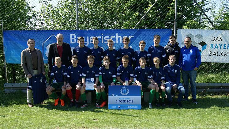 Baupokalsieger im Fußballkreis Rhön ist nach dem 2:1-Sieg über die JFG Grabfeld der TSV Großbardorf.Jochen Pfriem
