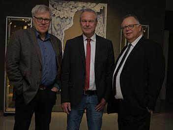 Sie wollen's noch mal wissen: Peter Soyer  (links) und Martin Stingl haben   am Donnerstagabend  gemeinsam mit Frank Rebhan  (Mitte) in der  "Kultur.Werk.Stadt" die erneute Kandidatur des Oberb&uuml;rgermeisters verk&uuml;ndet. - Foto: Berthold K&ouml;hler