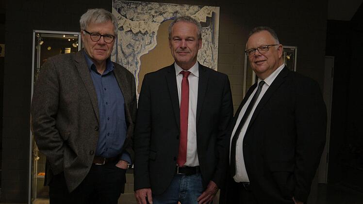 Sie wollen's noch mal wissen: Peter Soyer  (links) und Martin Stingl haben   am Donnerstagabend  gemeinsam mit Frank Rebhan  (Mitte) in der  "Kultur.Werk.Stadt" die erneute Kandidatur des Oberb&uuml;rgermeisters verk&uuml;ndet. - Foto: Berthold K&ouml;hler