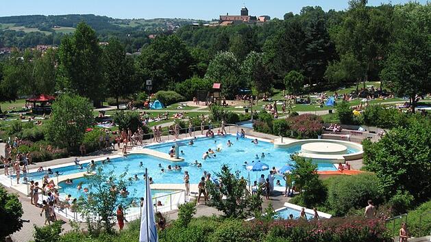 Mit rund einer Million Euro f&auml;hrt Kronachs Freibad das H&ouml;chste Defizit ein. Doch Sommer ohne Urlaub und ohne Freibad? Schwierig&nbsp;... Foto: Archiv