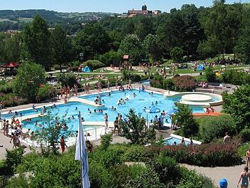 Mit rund einer Million Euro fährt Kronachs Freibad das Höchste Defizit ein. Doch Sommer ohne Urlaub und ohne Freibad? Schwierig ... Foto: Archiv