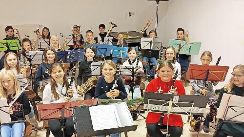 Nach nur knapp drei Monaten des gemeinsamen Probens gab das neue Juniororchester seine Premiere.