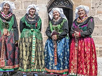 Eine Ausstellung &uuml;ber Trachten ist am Ostermontag im Pfarrsaal in Effeltrich zu sehen.