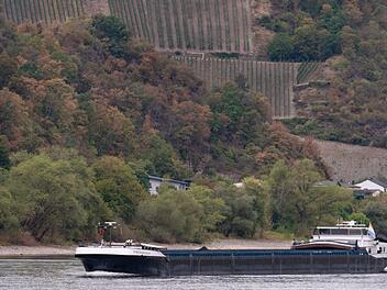 Wieder mehr Wasser im Rhein
