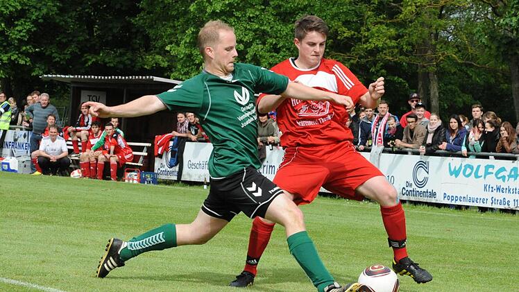 Szenen vom Relegationsspiel zwischen dem TSV Rothhausen/Thundorf (rote Trikots) und der DJK Weichtungen (5:2 n.V.).