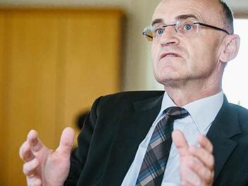 Landrat Wilhelm Schneider im Gespräch mit unserem Portal im Landratsamt in Haßfurt  Foto: Hendrik Steffens