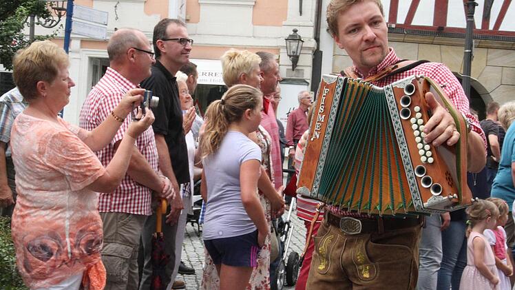 Impressionen vom Festzug der Fanclubs Foto: Sonny Adam