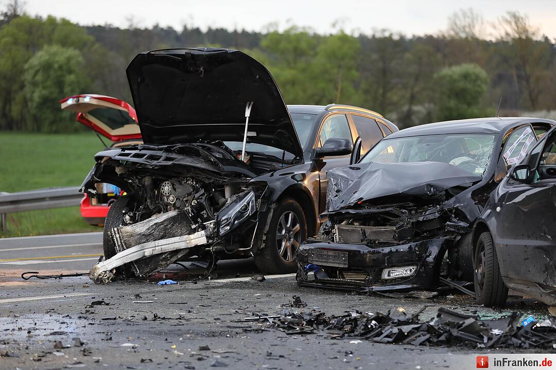 Ammerndorf: Zusammenprall zwischen drei  Autos – Frau schwer verletzt